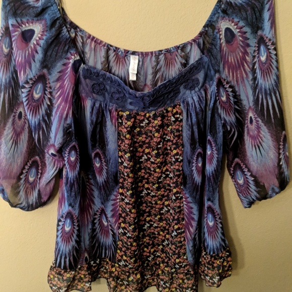 😍Peacock print shear blouse😍 - Picture 2 of 3